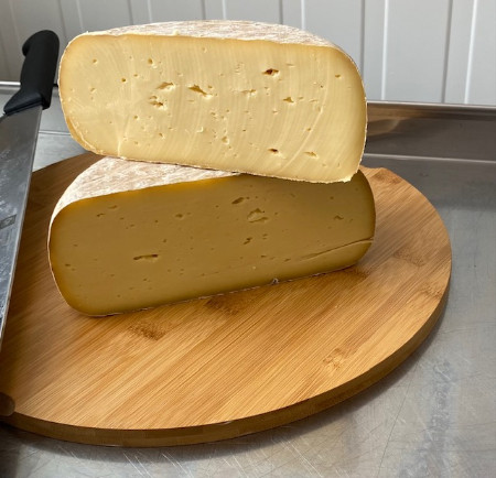 Fromage à pâte dure de type gouda (BIO): morceau de 260-300gr  (pc)